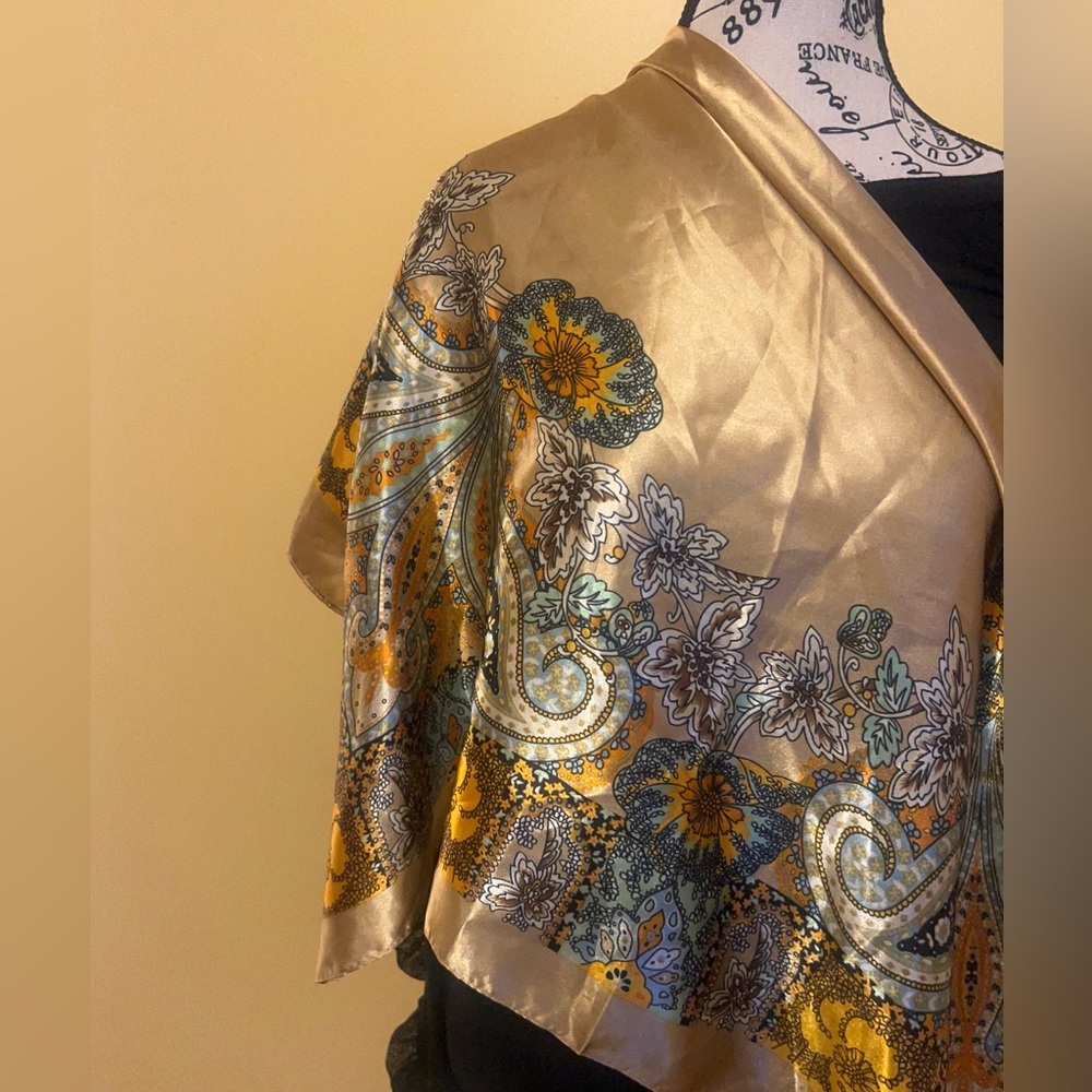 Elegant Gold and Black Silk Scarf - Picture 6 of 10
